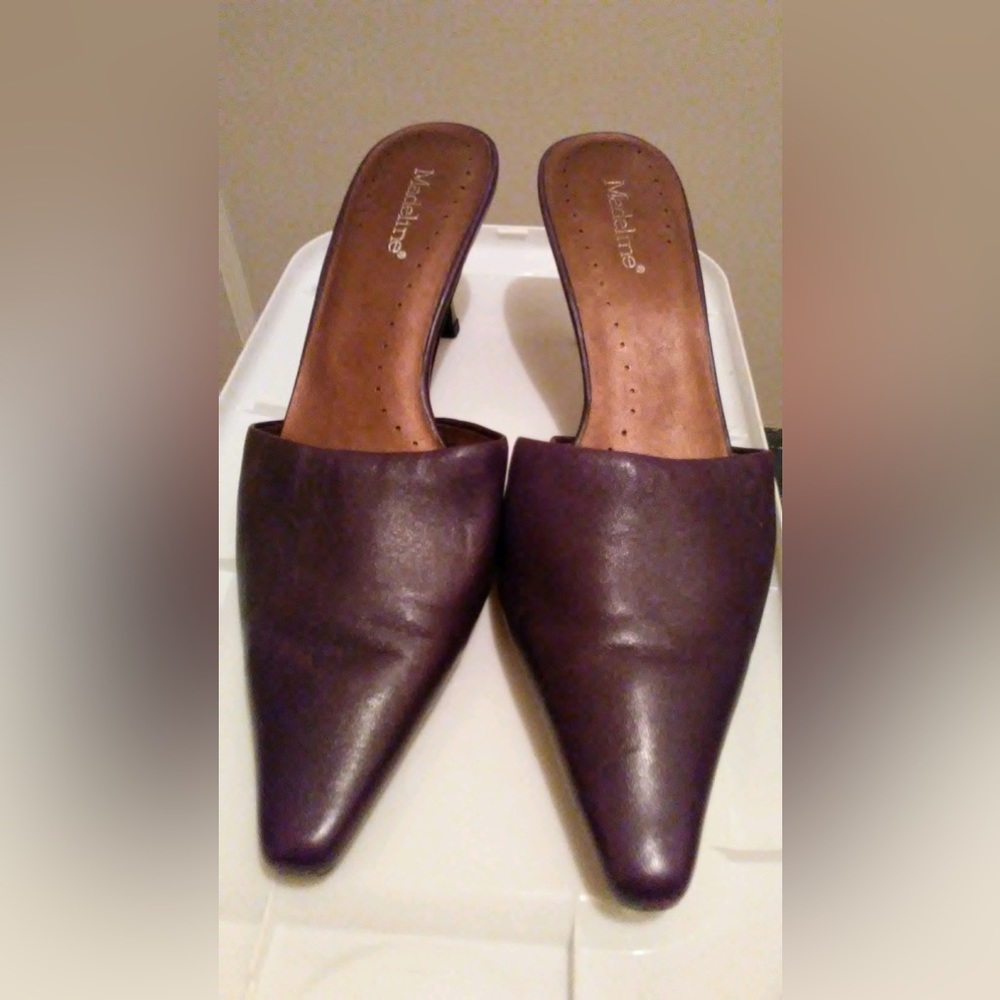 Egg-plant colored mid-heeled, open back pump